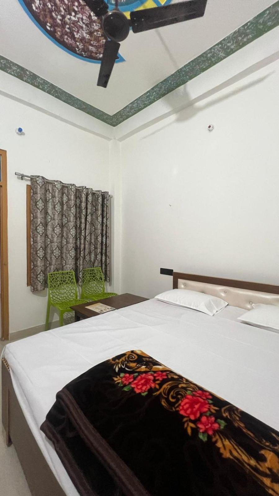 Veda Palace, 900 Meter Distancce From Temple Ayodhya Exterior photo