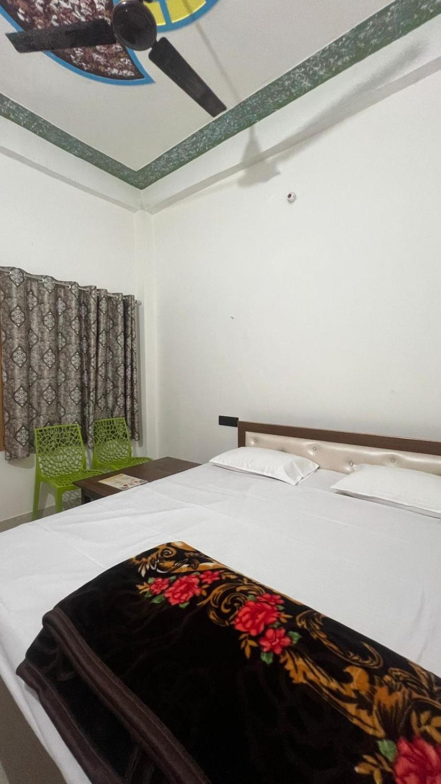 Veda Palace, 900 Meter Distancce From Temple Ayodhya Exterior photo